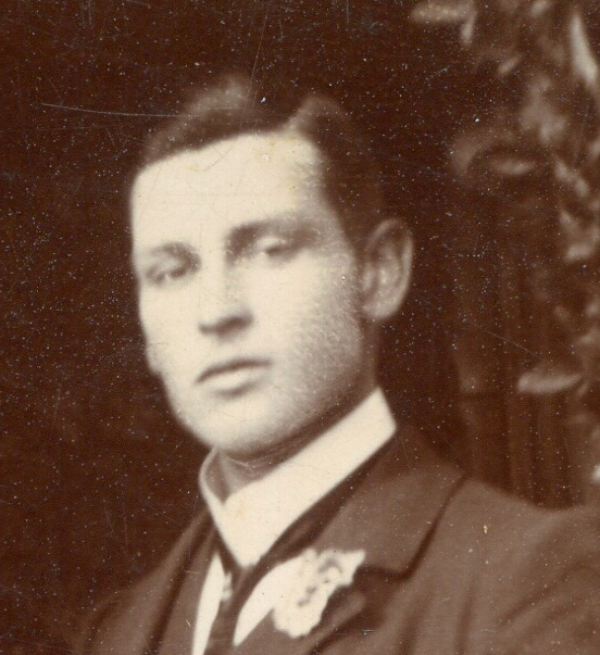 Photo of photos/Eric Leonard Van 1881-1960 portrait